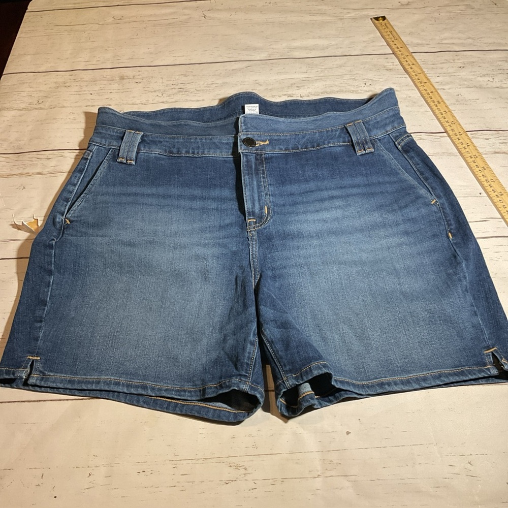 Lane Bryant Womens Denim Shorts Size 14 Signature Fit Stretch 5 Inseam Blue